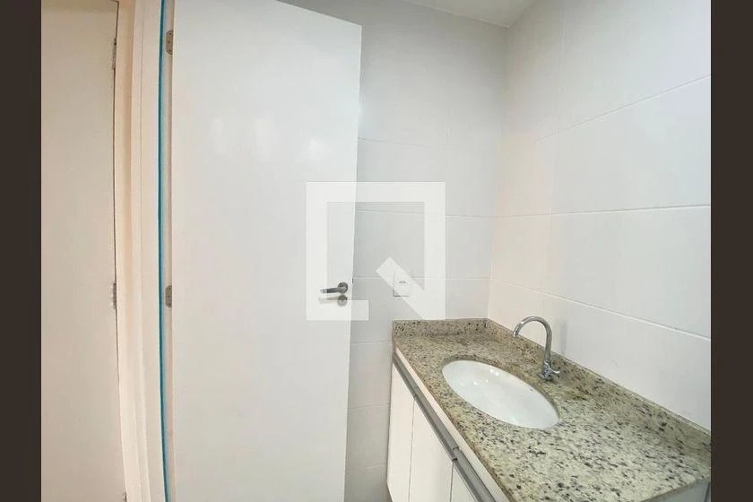 2-bedroom apartment in a building with a gym — photo 32