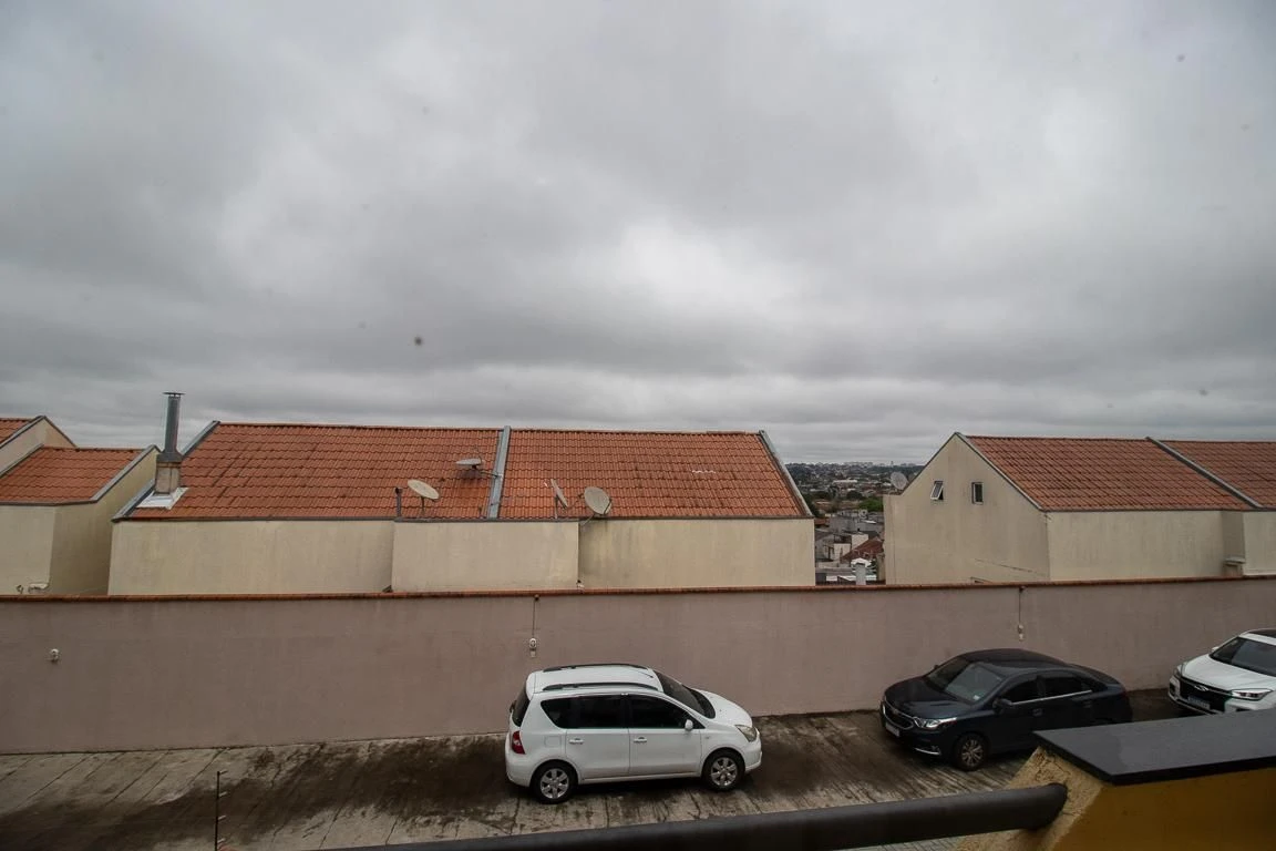 3-bedroom house with a bathtub in Curitiba — photo 13