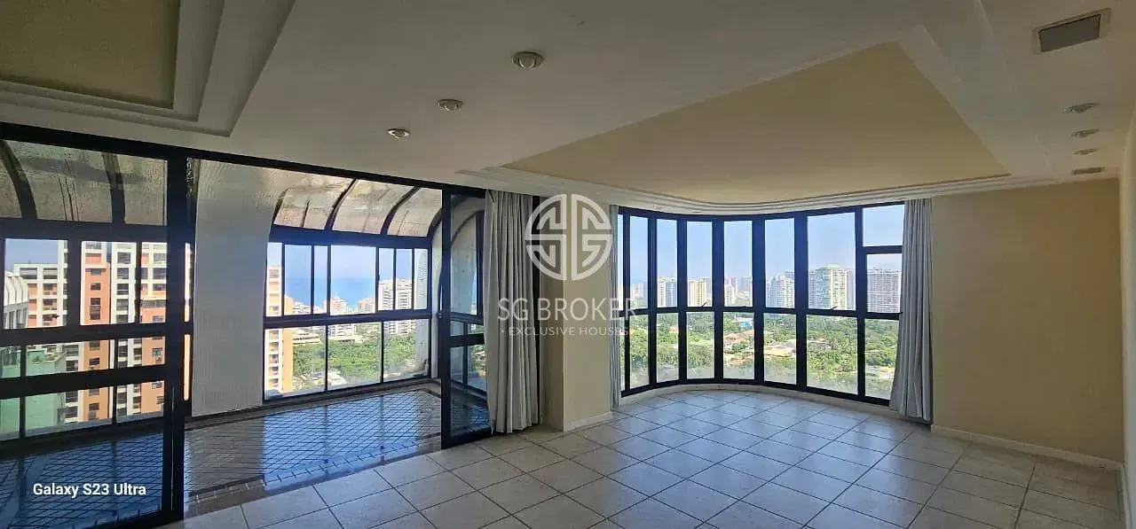 Apartment with 3 bedrooms and 5 bathrooms, with a balcony — photo 3