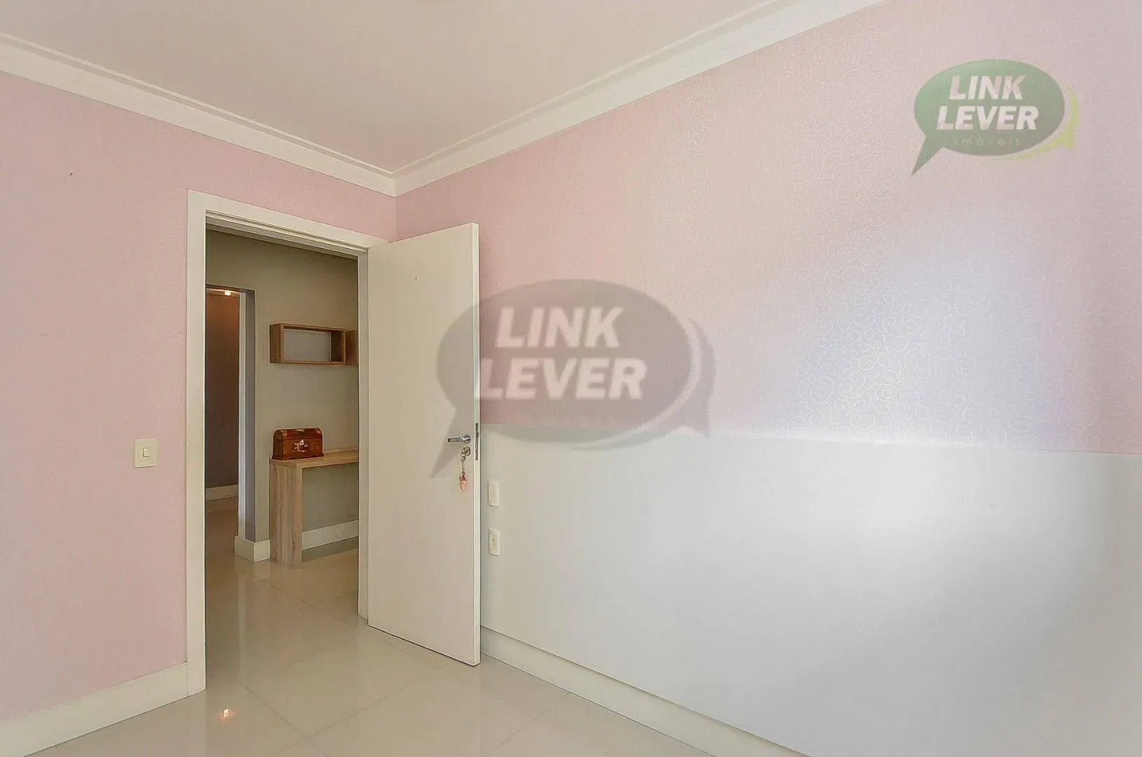 Balcony with a grill in a 3-bedroom apartment, 88 m² — photo 38