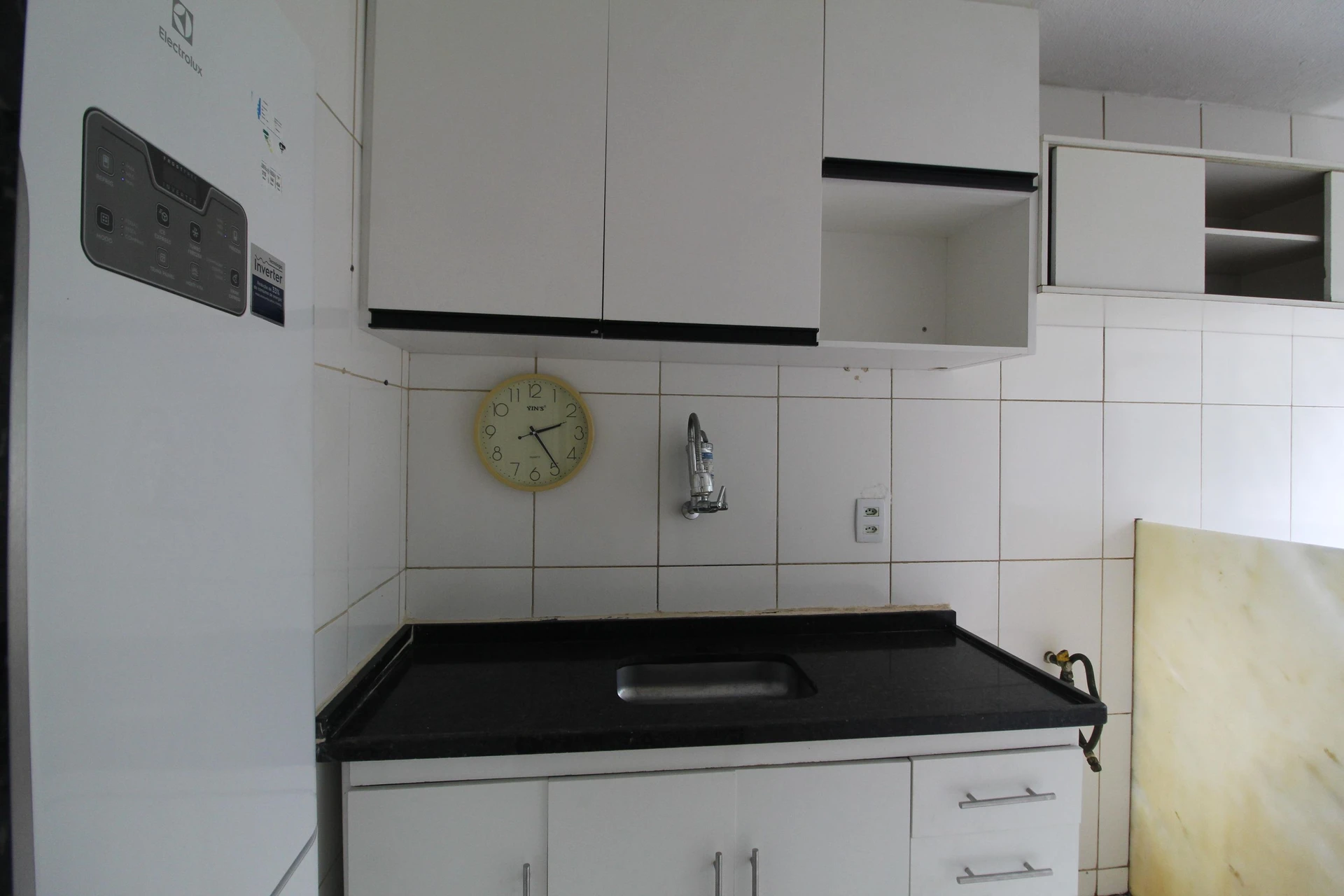 3-bedroom apartment in a building with a pool — photo 5