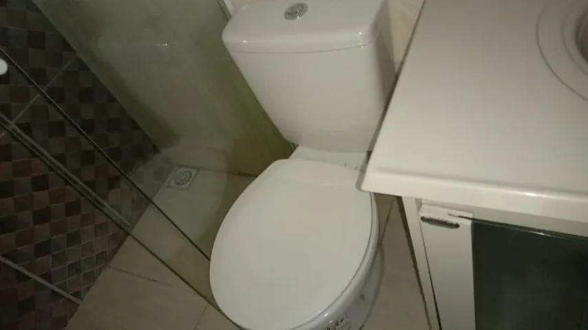 Estúdio sem mobília com cozinha aberta a gás e área de lavanderia — photo 6