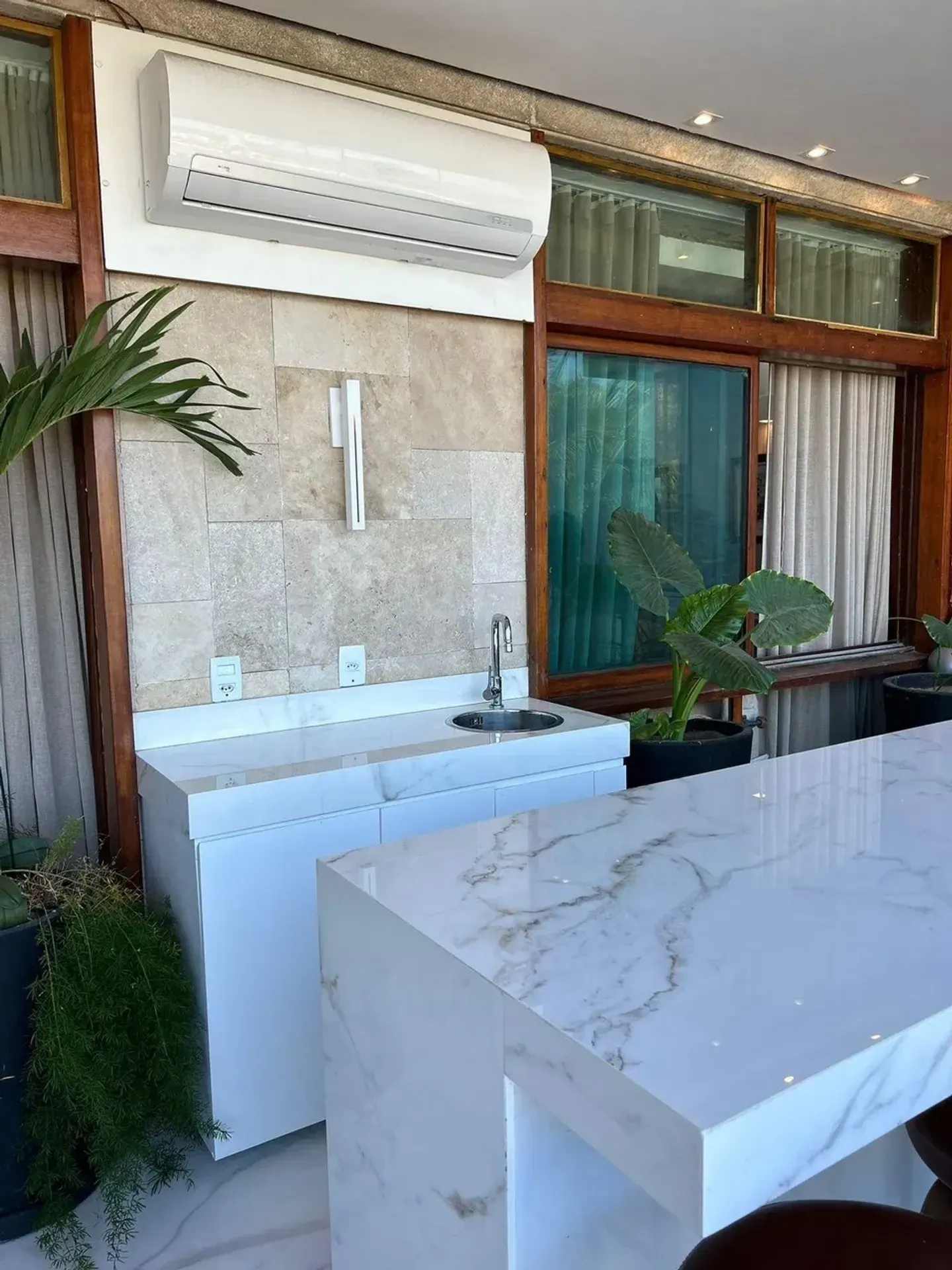 Furnished 250 m² apartment with 4 bedrooms and 5 bathrooms — photo 27