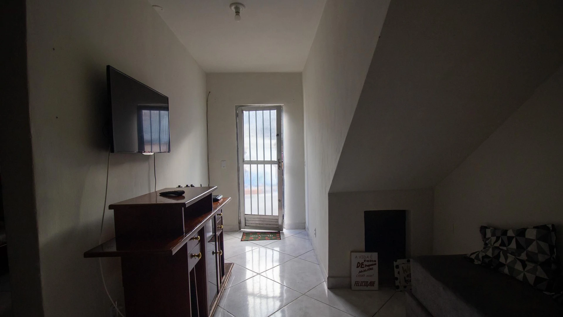 Furnished 1-bedroom apartment with 2 bathrooms — photo 21