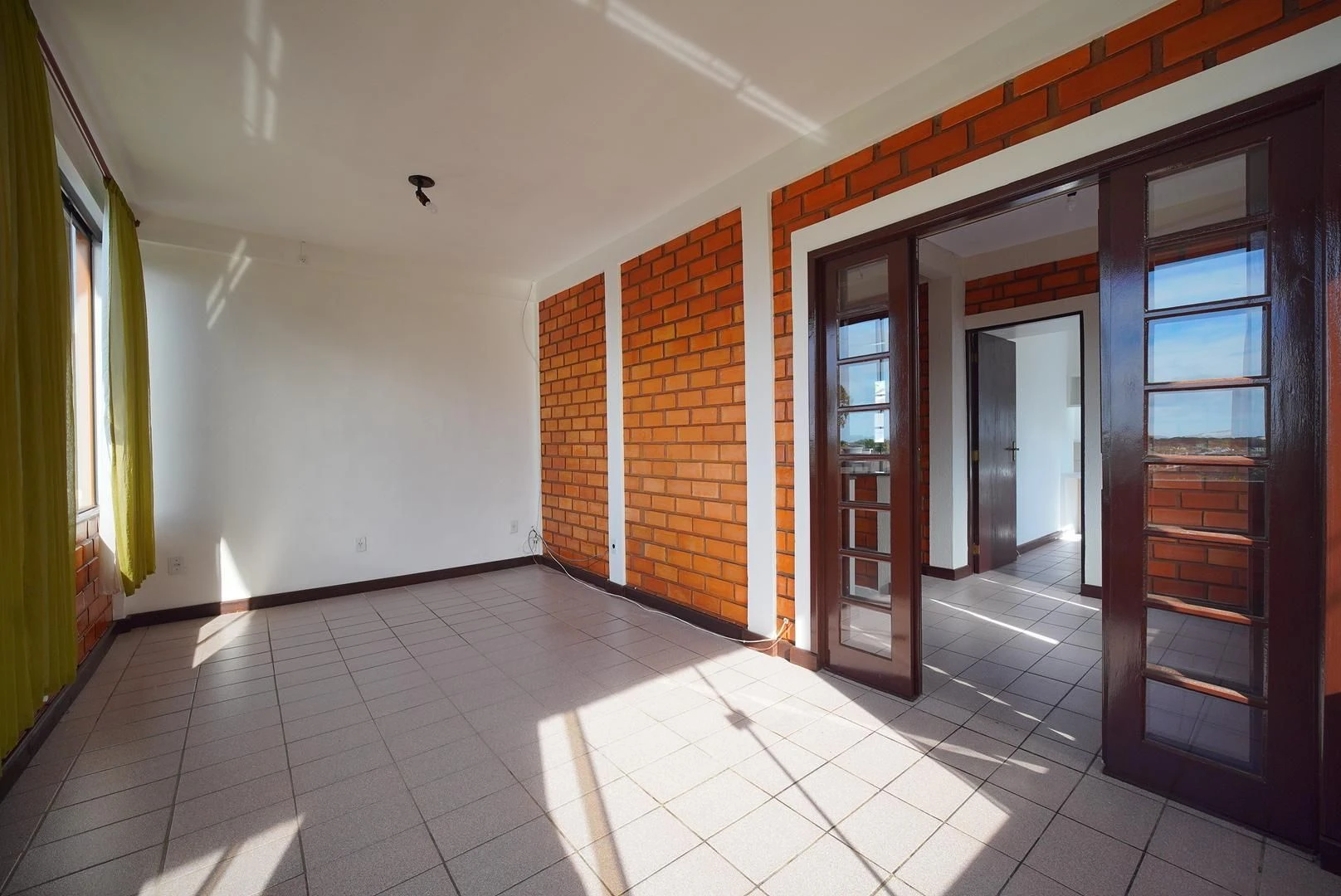 4-bedroom house with a garden — photo 13