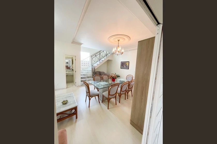 Unfurnished house with 5 bedrooms and 6 bathrooms — photo 7