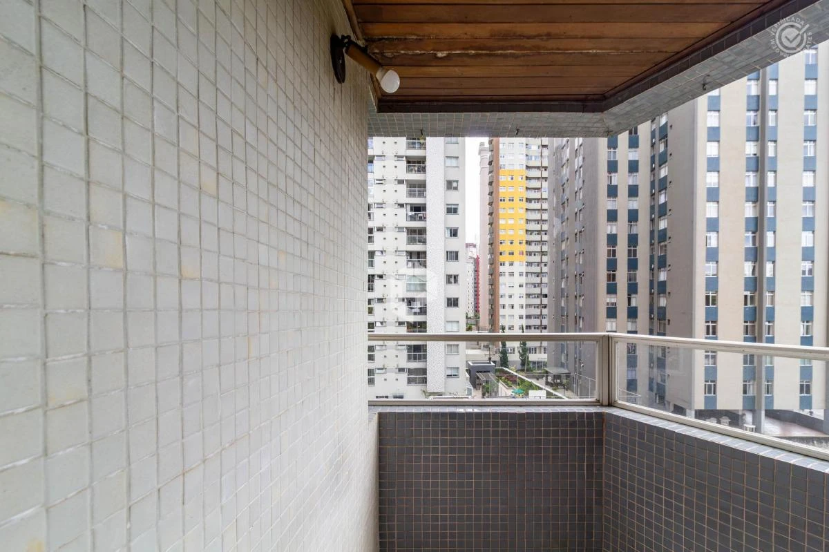 3-bedroom apartment with a glass-enclosed balcony — photo 16