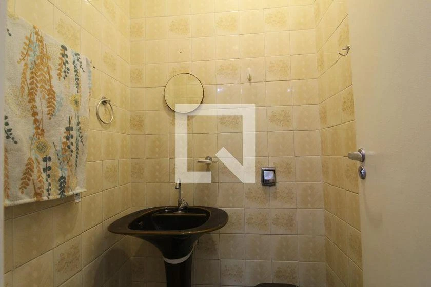 Casa de 3 dormitorios, 1 con baño propio, 545 m² — photo 46