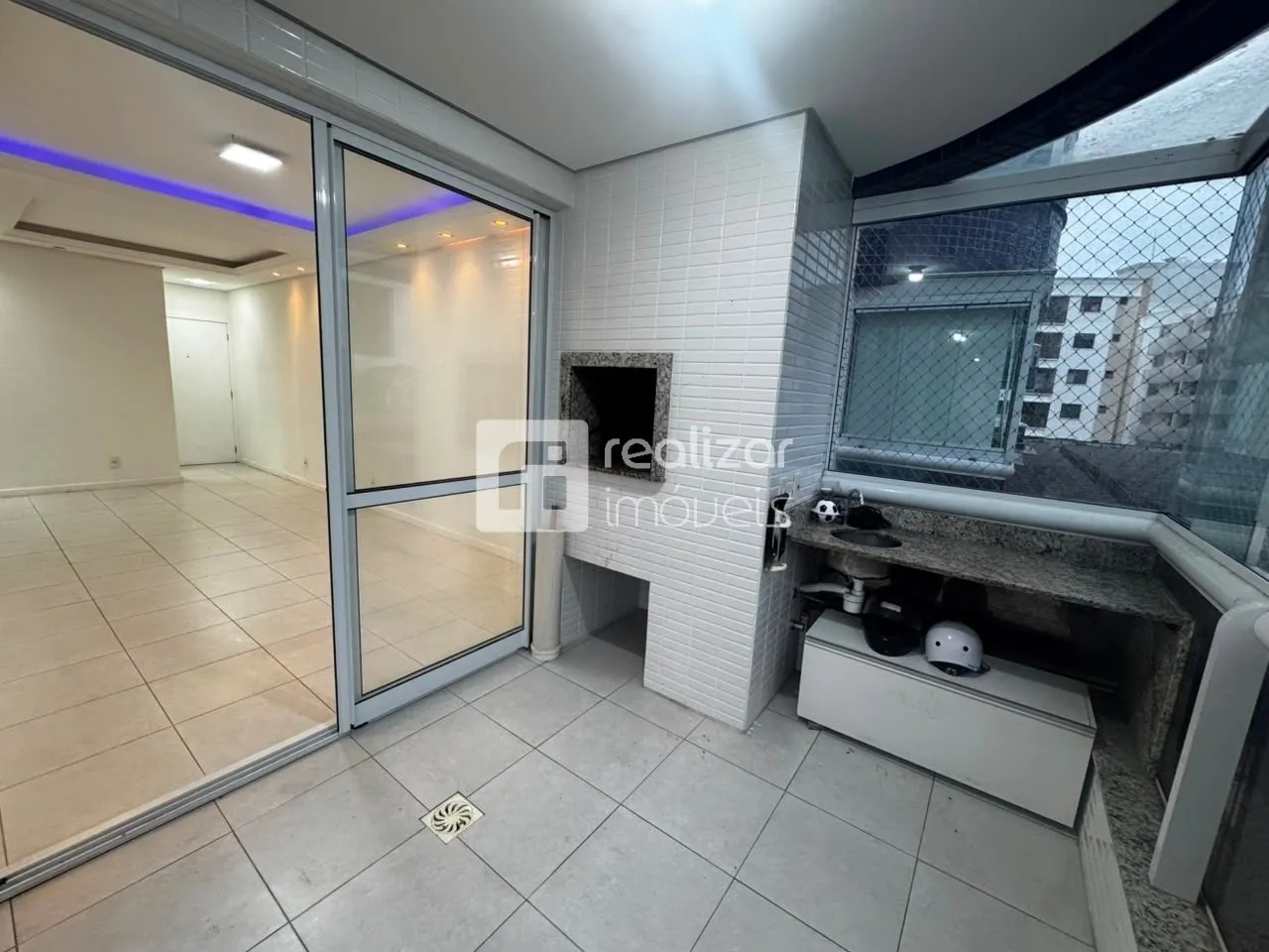 3-bedroom apartment with a built-in balcony grill — photo 5