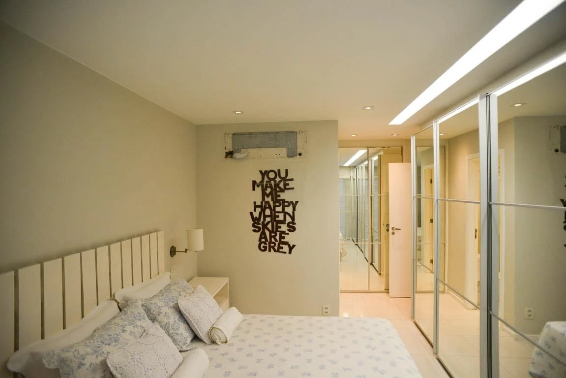 3-bedroom apartment with a glass-enclosed balcony — photo 13