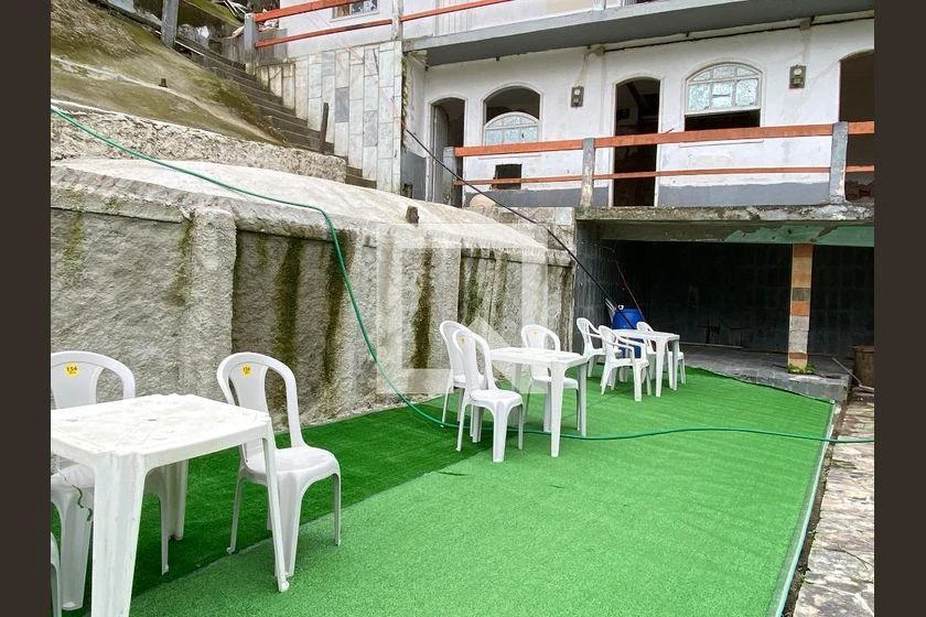 Studio in a building with a pool — photo 36