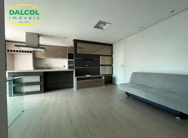 2-bedroom apartment with 1 suite and a glass balcony — photo 3
