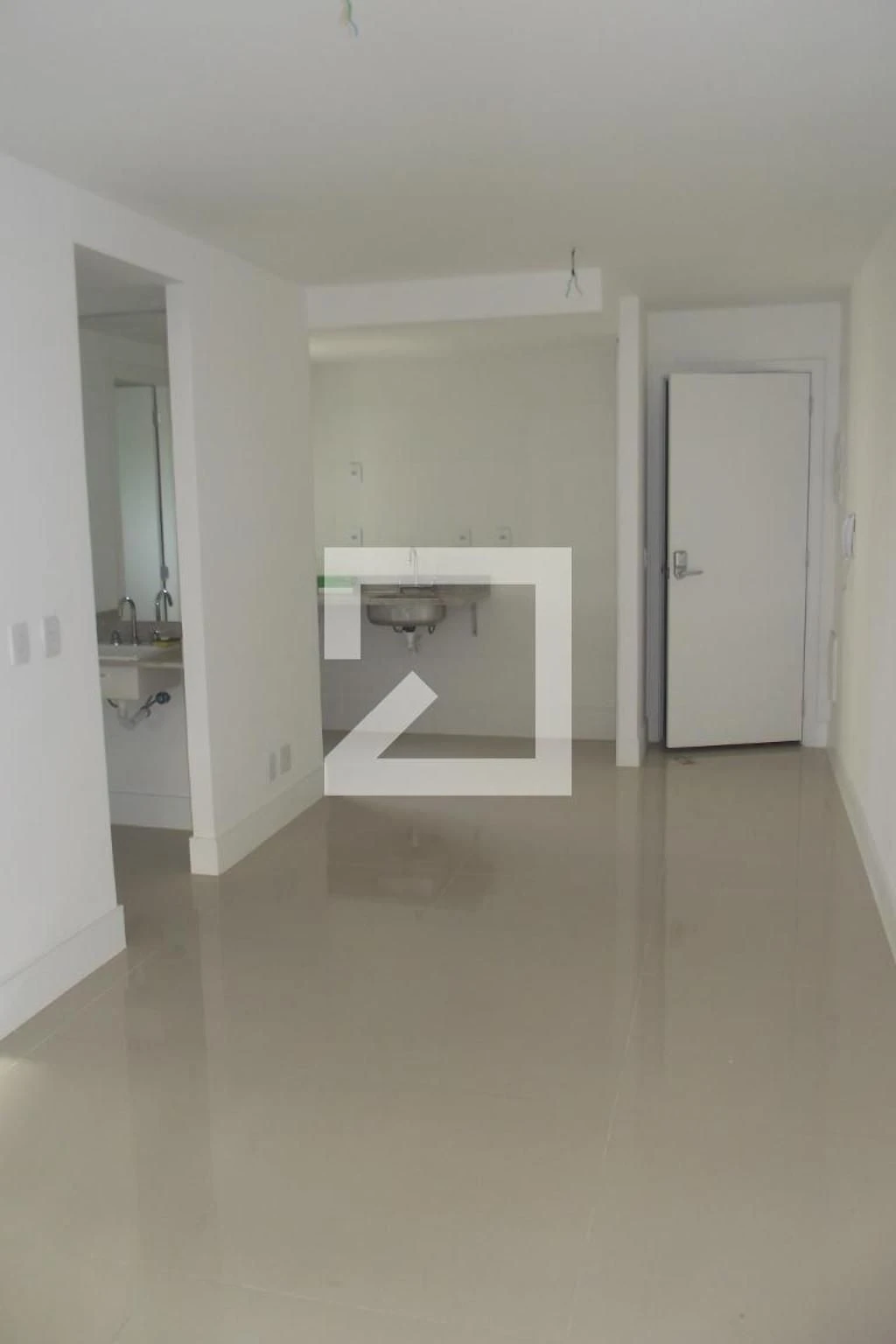 One-bedroom apartment in a building with a gym — photo 2