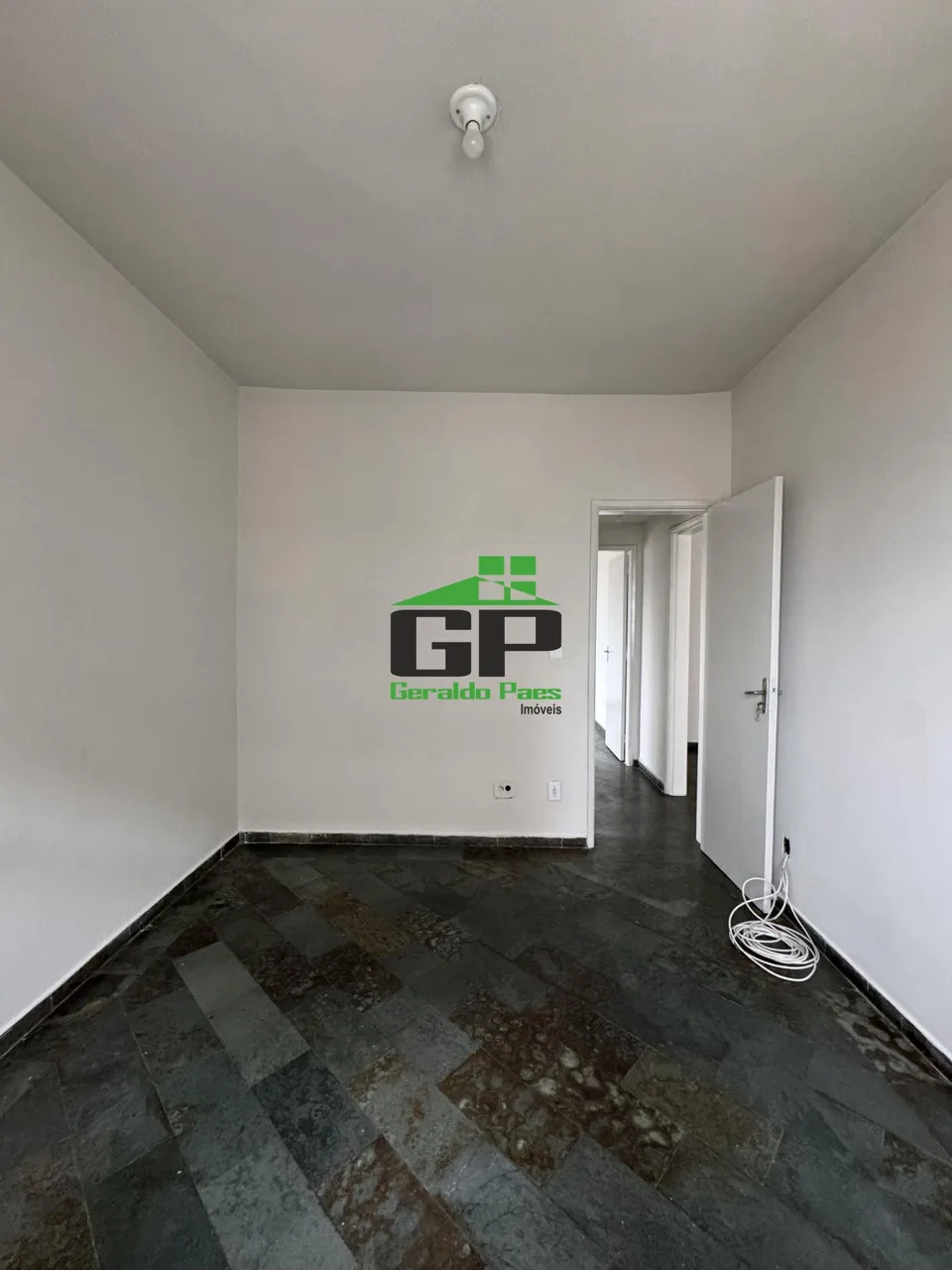 2-bedroom apartment with balcony and laundry area — photo 10