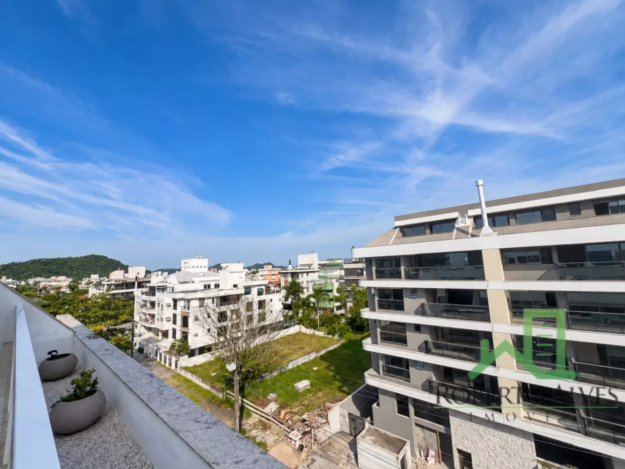 Furnished apartment, 240 m², with floor-to-ceiling windows — photo 18