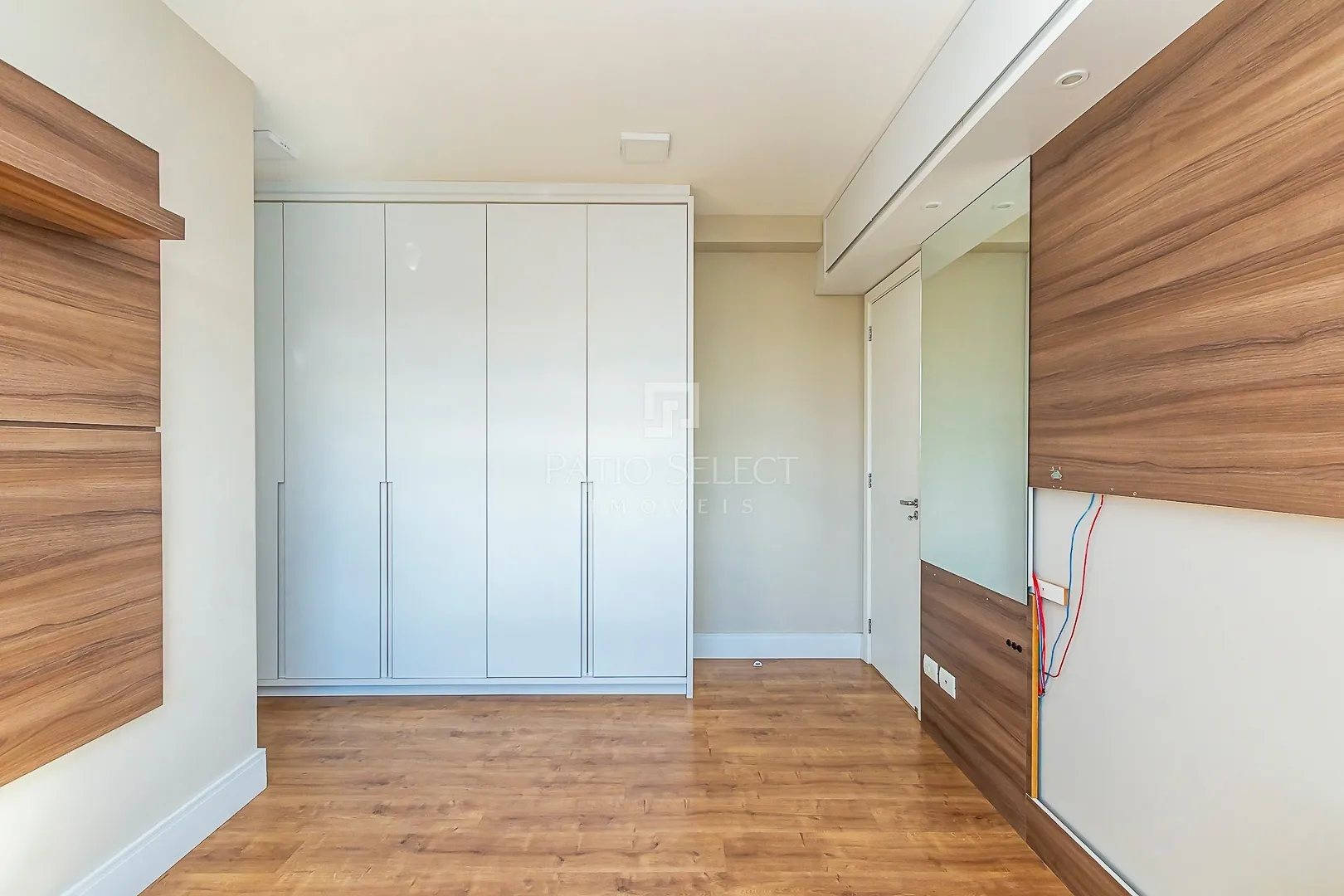 Apartment on the 8th floor with a glass-enclosed balcony — photo 59