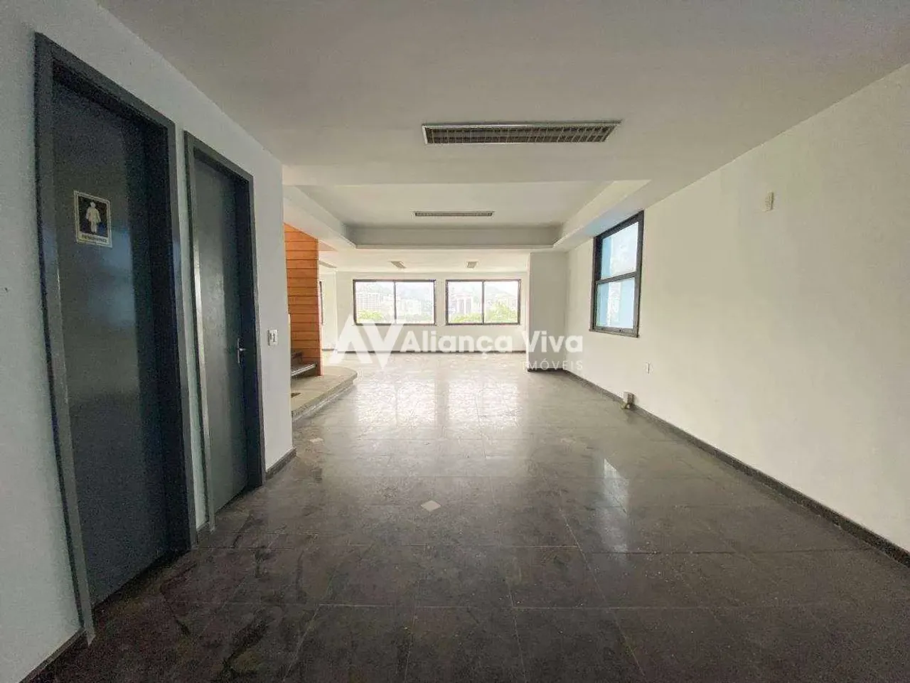 House, 824 m², with floor-to-ceiling windows — photo 14