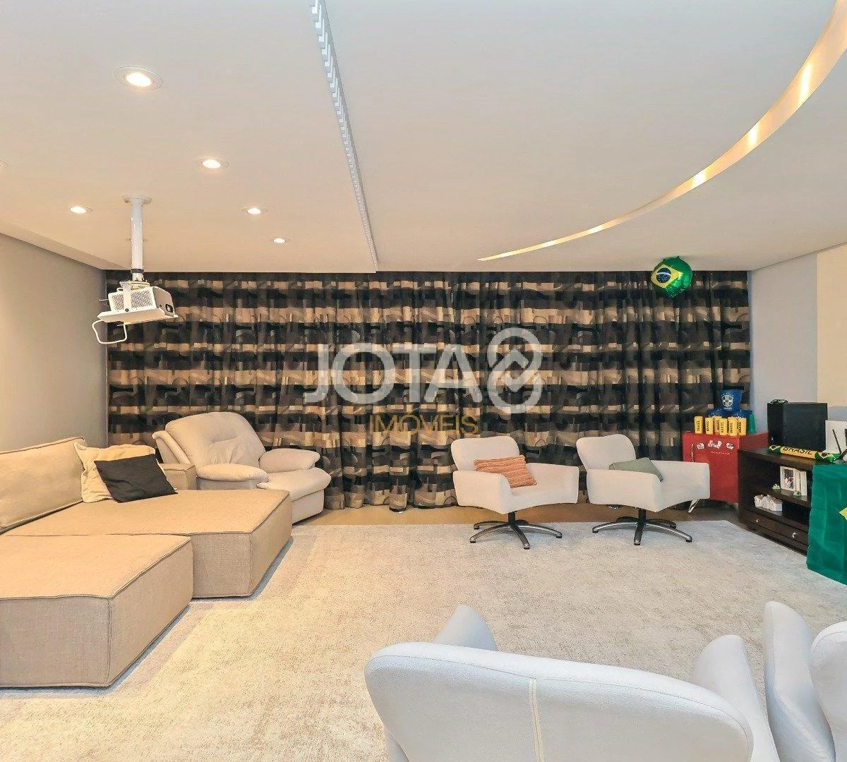 House with 5 suites, 8 baths and 6 parking spaces — photo 16