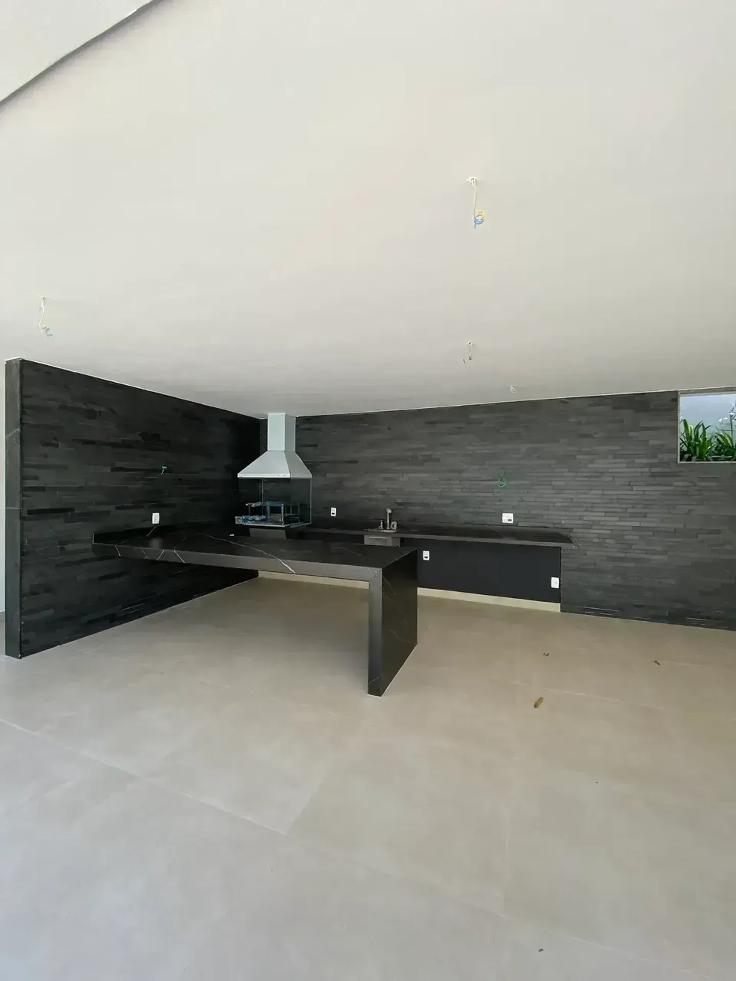 Unfurnished house with 5 bedrooms and 5 bathrooms — photo 40