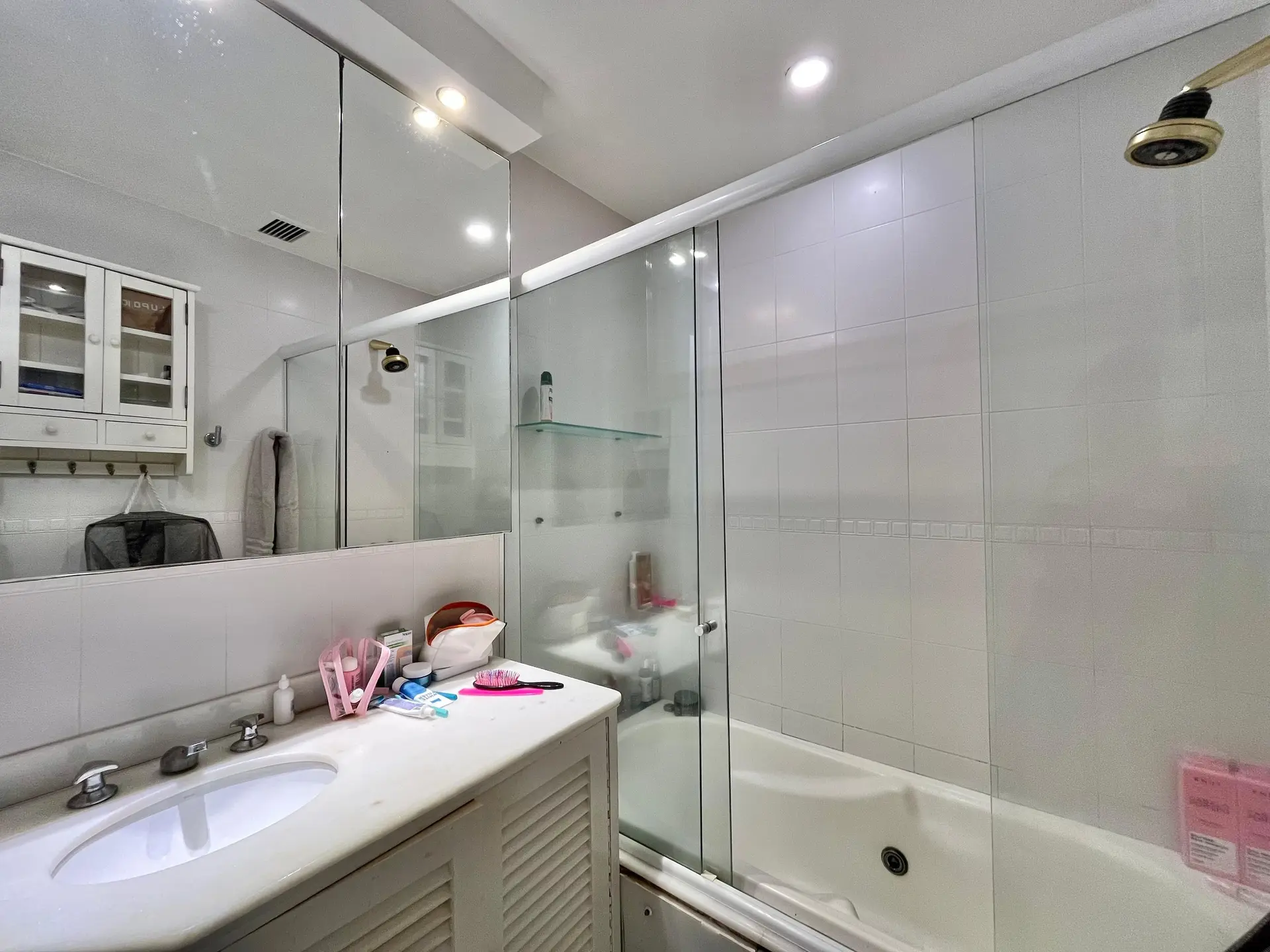 Furnished apartment, 450 m², with a water view — photo 74