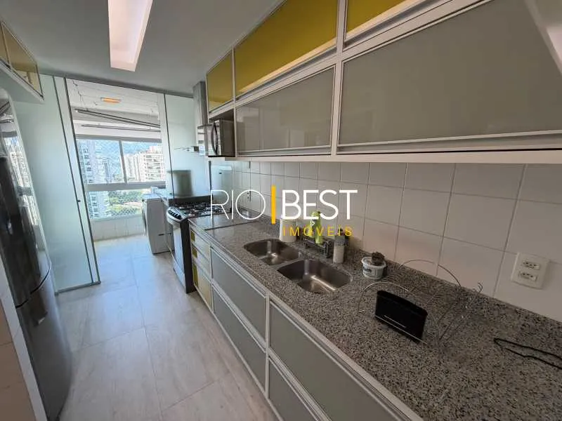 Furnished 4-bedroom apartment with open-plan kitchen — photo 21