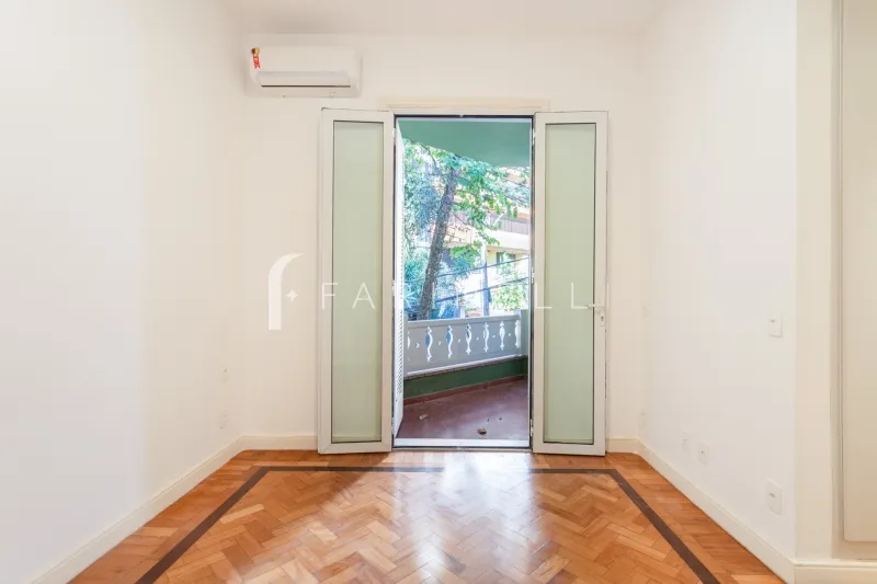 Unfurnished apartment with 3 bedrooms and 4 bathrooms — photo 15