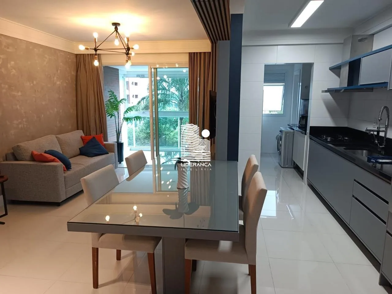 2-bedroom apartment with a washing machine in Florianópolis