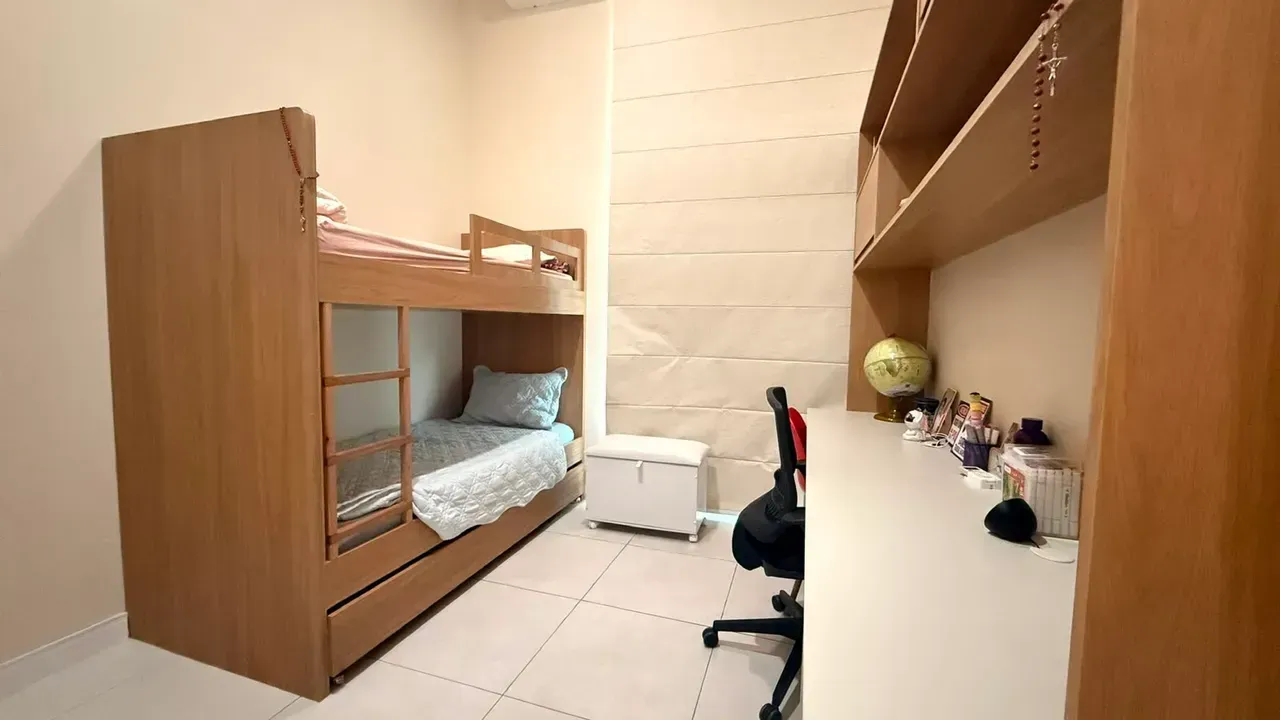 Furnished loft with 2 bedrooms and open-plan kitchen — photo 5