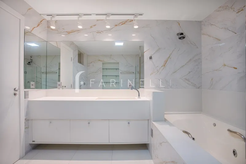 Floor-to-ceiling windows in a 3-bedroom apartment, 465 m² — photo 9