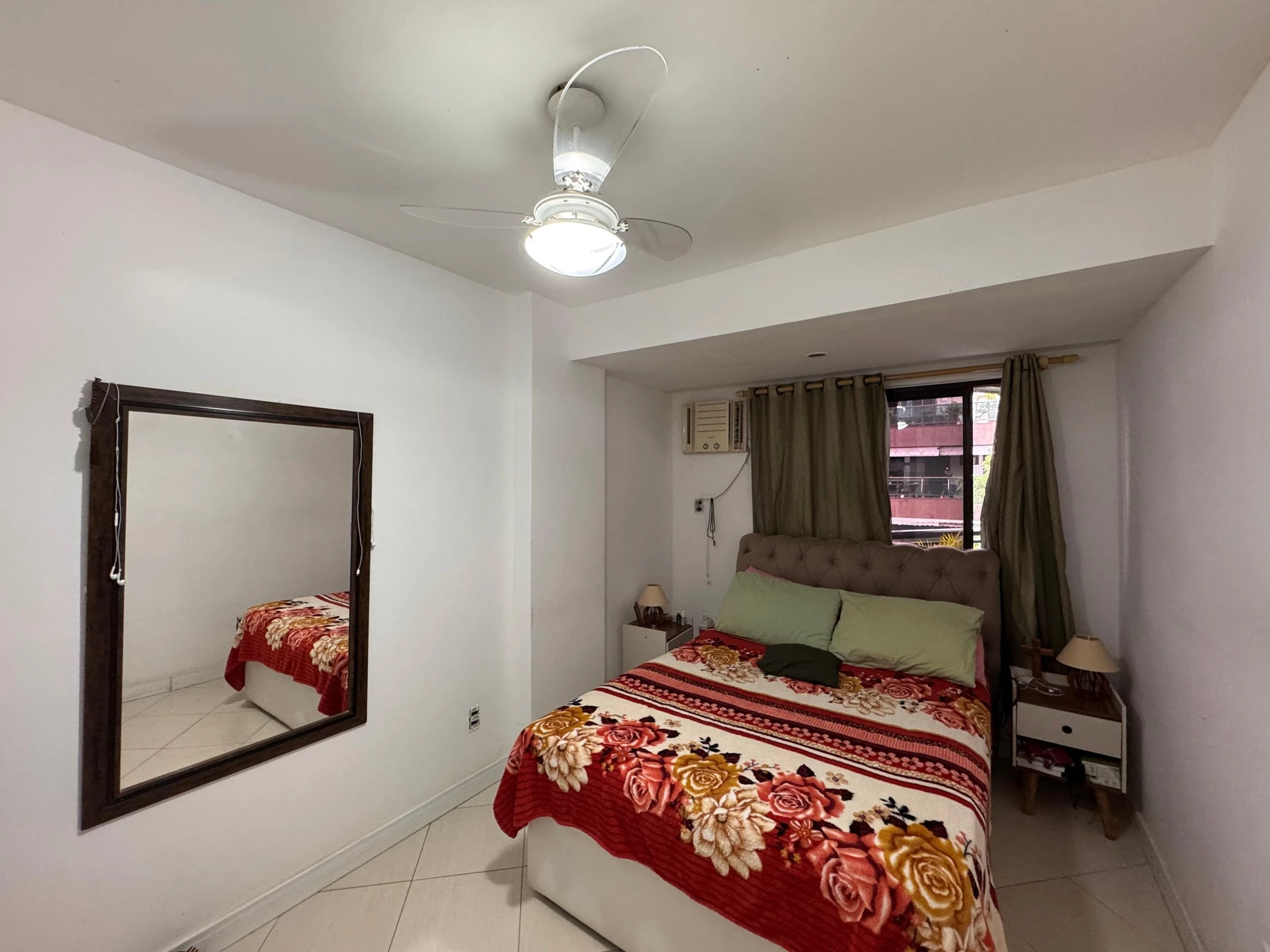 Walk-in closet in a 3-bedroom apartment, 130 m² — photo 7