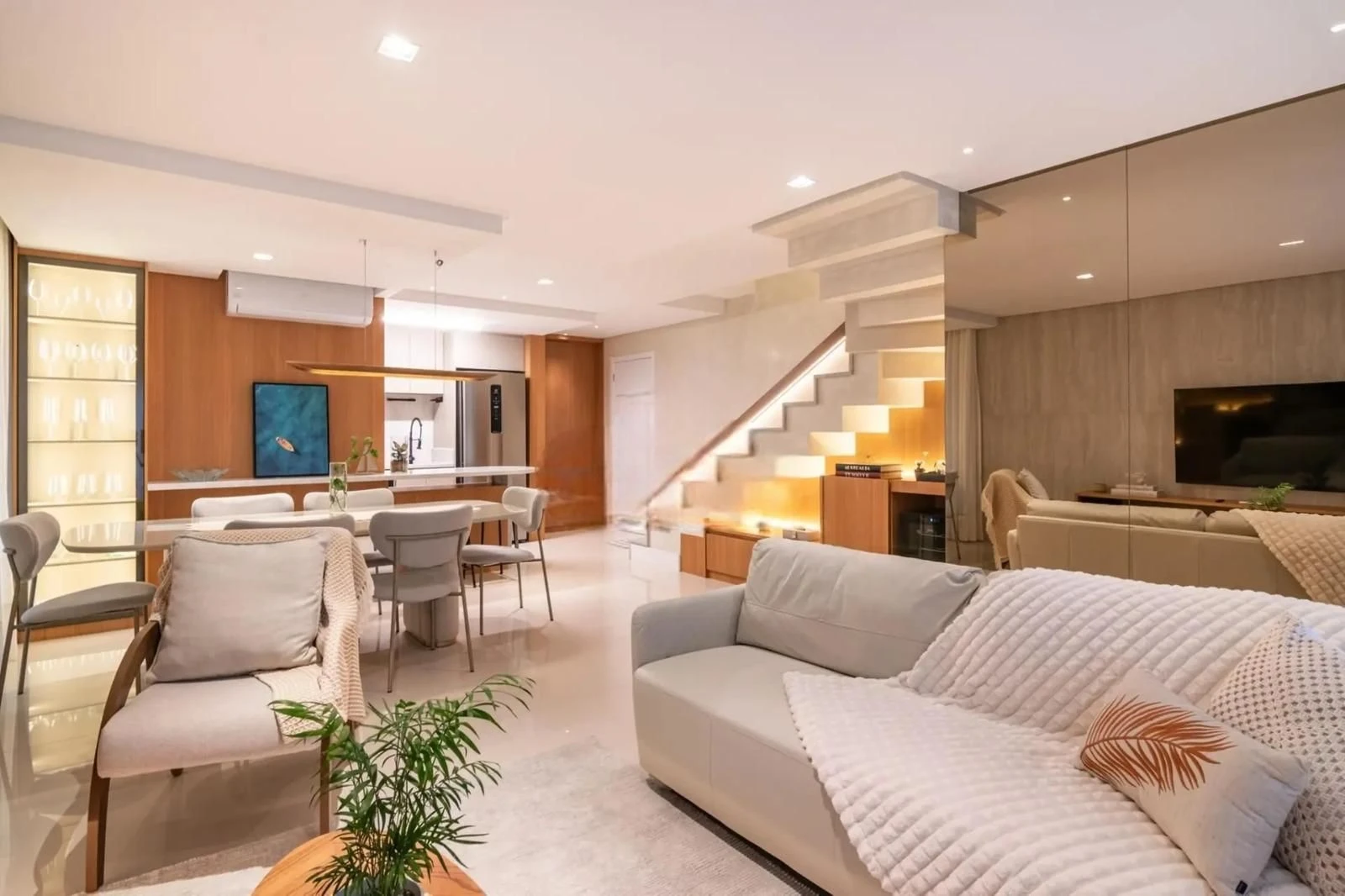 Furnished apartment, 152 m², with a dishwasher