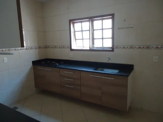 Balcony with a grill in a 3-bedroom house, 175 m² — photo 8