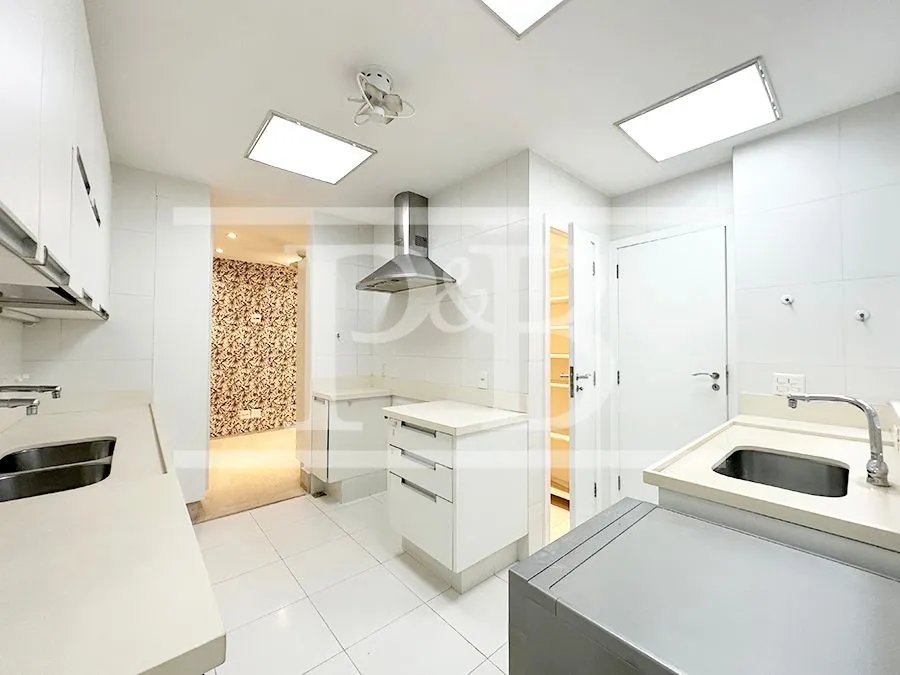 3-bedroom rental apartment with 3 bathrooms and 263 m² — photo 30
