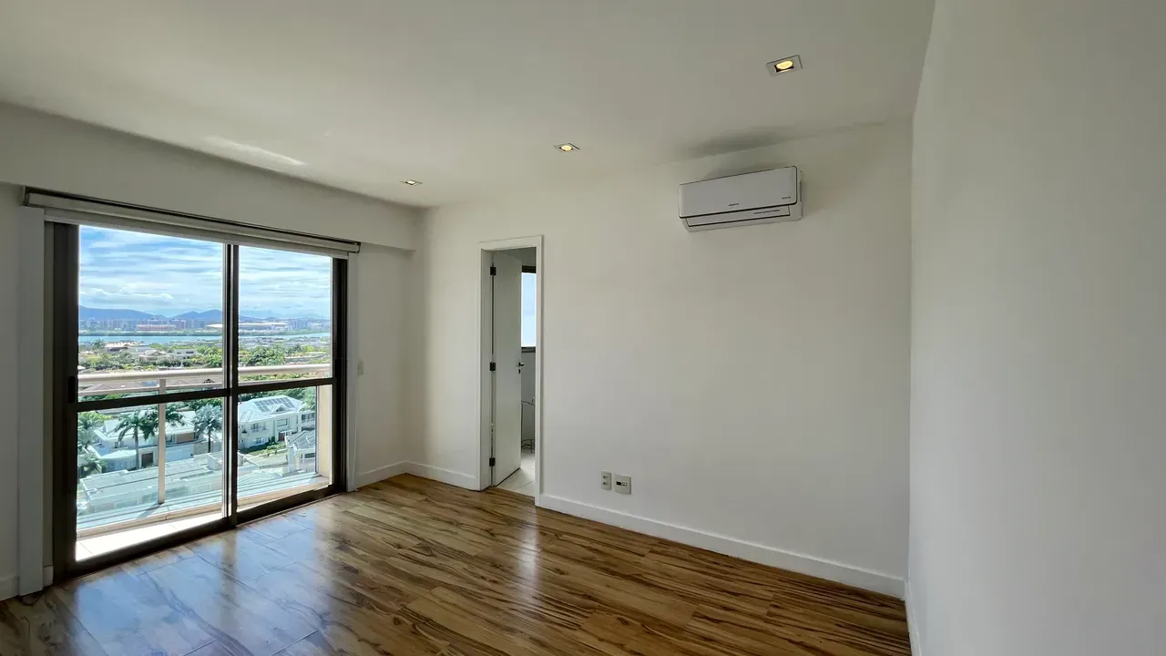 Rental apartment with 4 bedrooms and enclosed balcony — photo 8