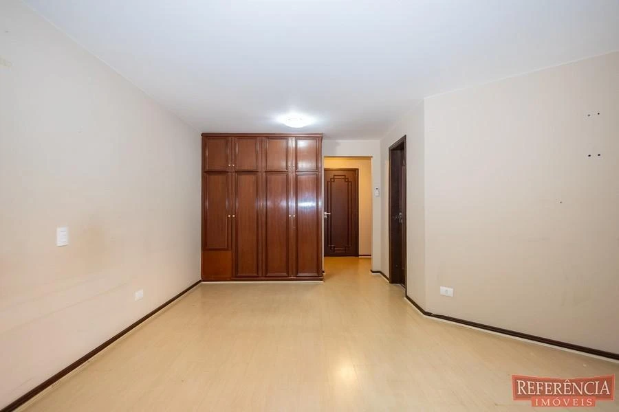 House, 550 m², with a walk-in closet — photo 5