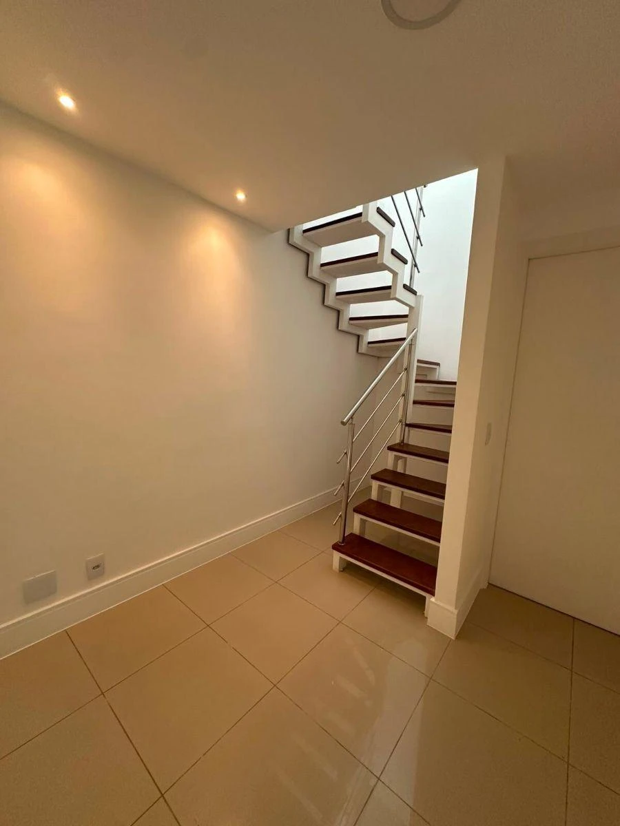 Duplex apartment with 4 bedrooms, 2 en-suites and 160 m² — photo 16