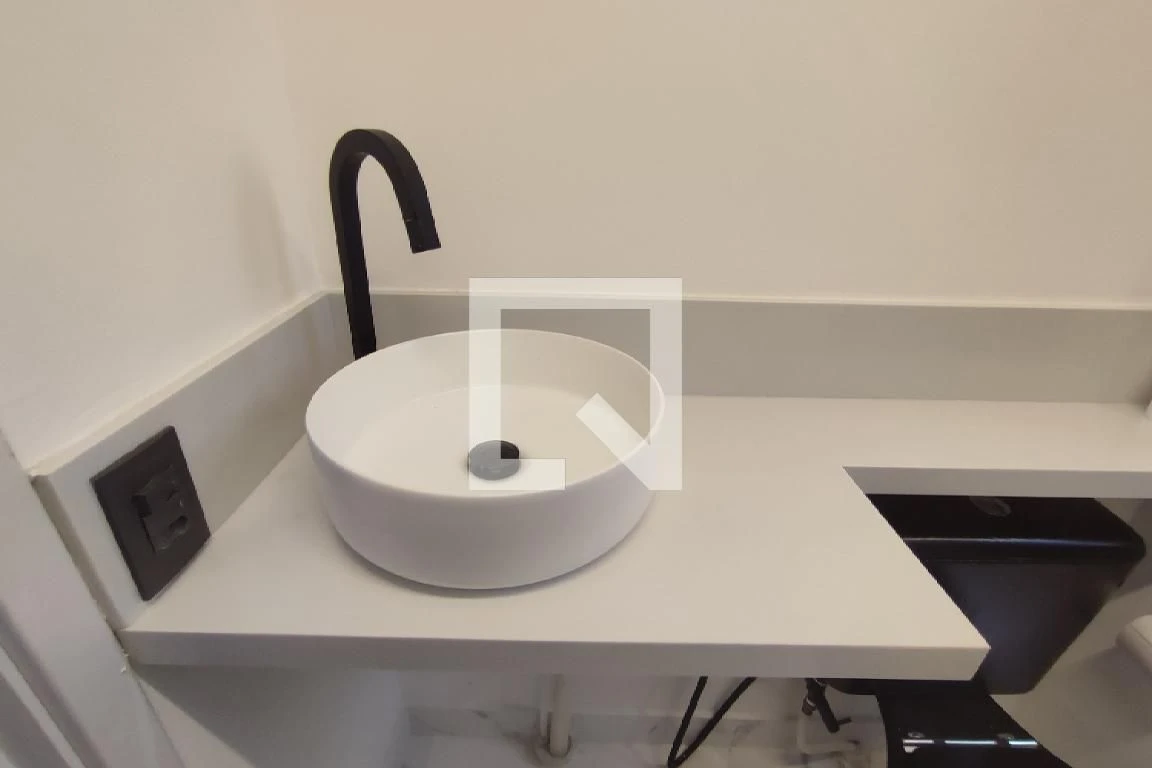 2-bedroom apartment in a building with a gym — photo 27