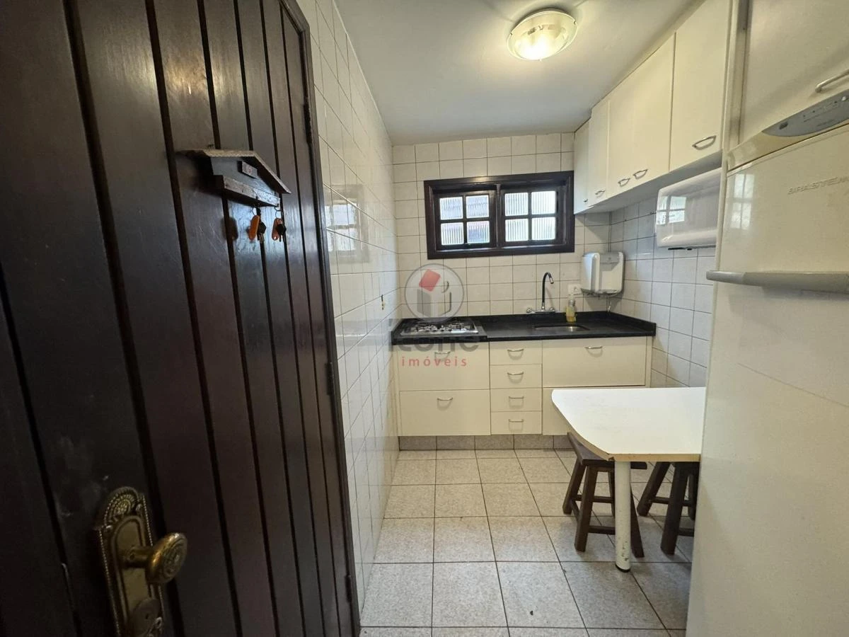 3-bedroom house with a bathtub in Curitiba — photo 6