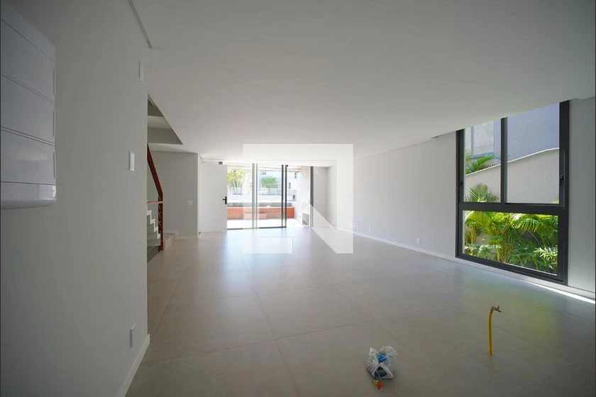 House with 3 en-suite bedrooms and 4 bathrooms, 3 parking — photo 4