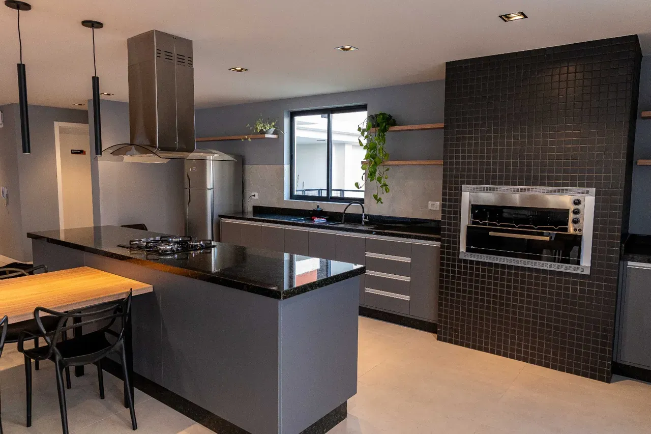 Furnished 1-bedroom apartment with no parking space — photo 27