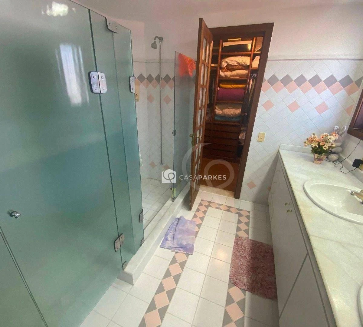 Casa com 5 quartos e 5 banheiros, 570 m², cozinha a gás — photo 38