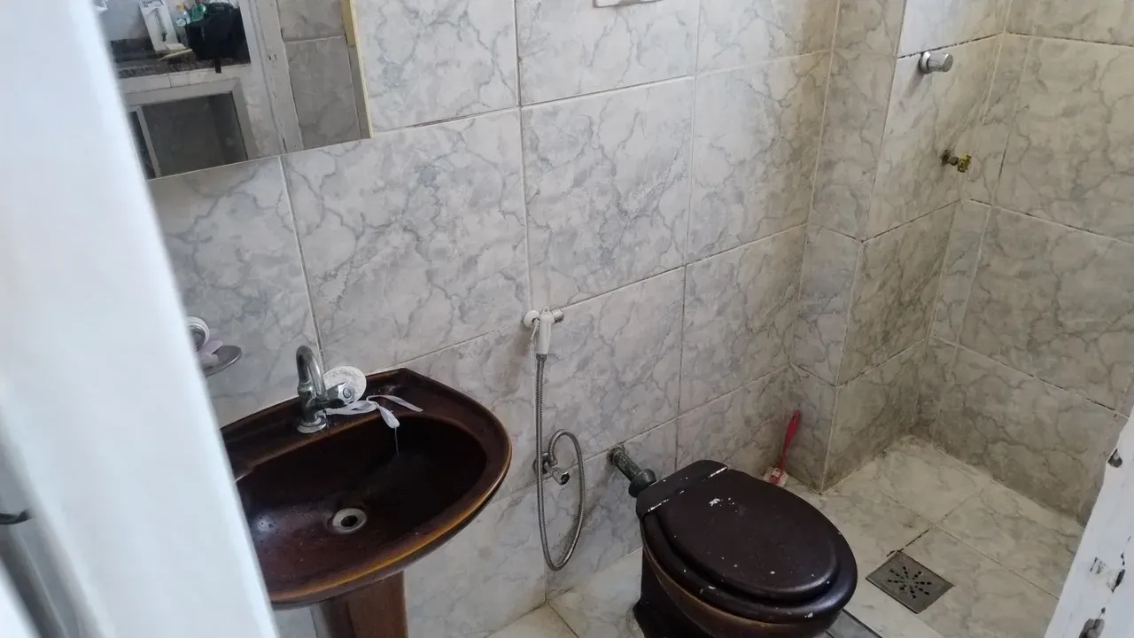 Wood or laminate floors in a one-bedroom apartment, 40 m² — photo 2