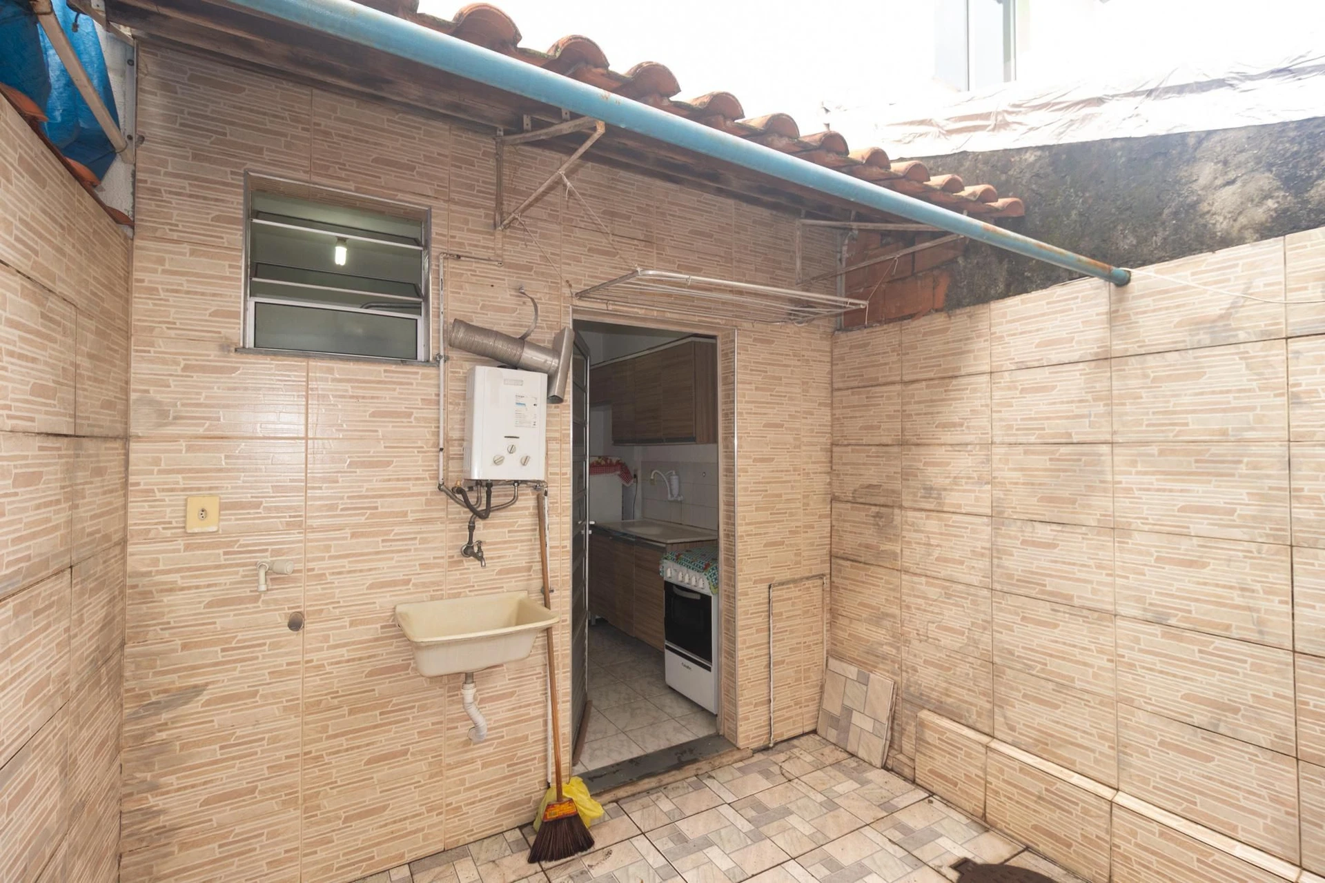 Furnished house with 2 bedrooms and 1 bathroom — photo 15