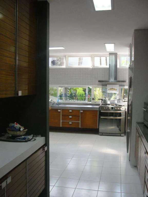 Furnished house with 4 bedrooms and 498 m², closed kitchen — photo 15