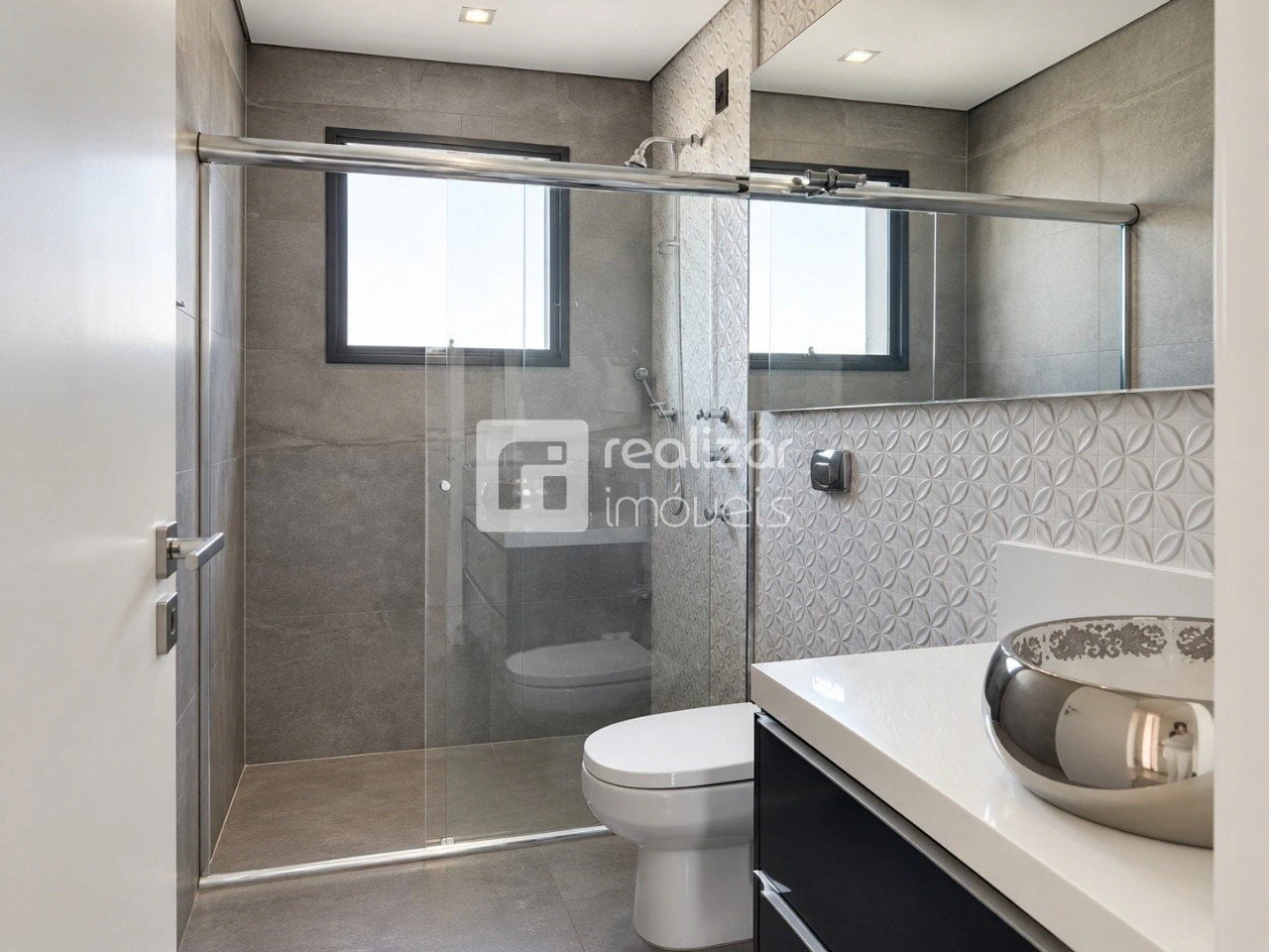 Floor-to-ceiling windows in a 4-bedroom house, 292 m² — photo 14