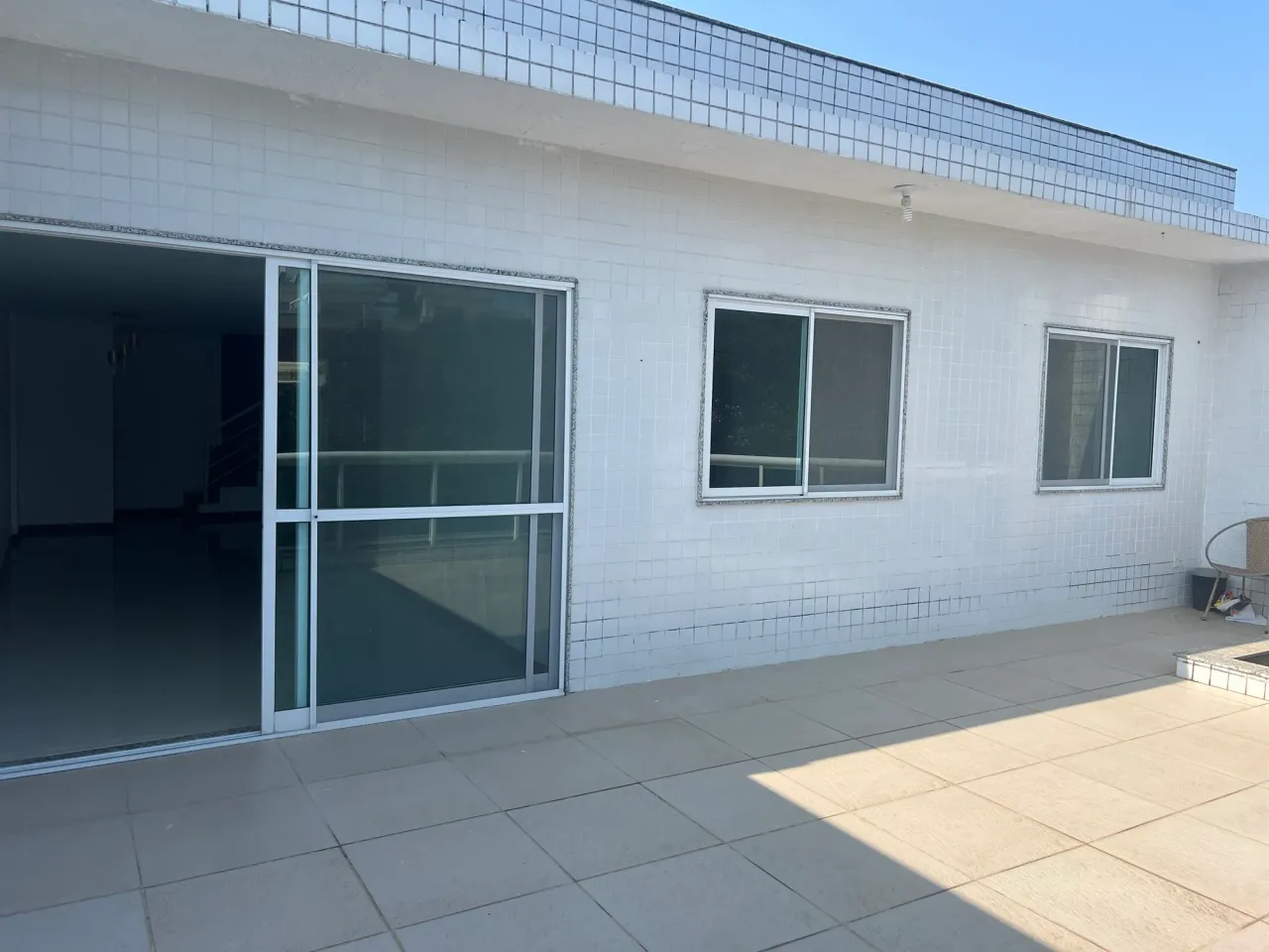 Unfurnished apartment with 3 bedrooms and 3 bathrooms — photo 10