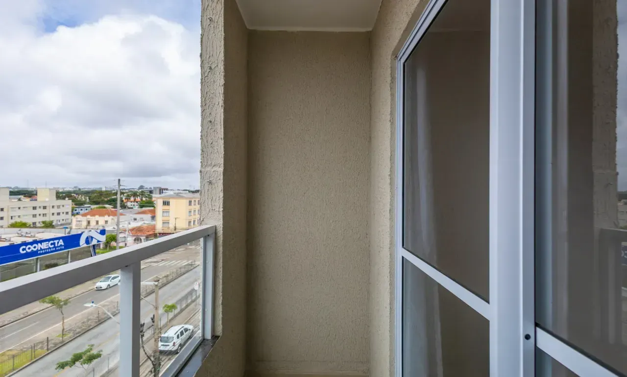 Unfurnished 2-bedroom apartment with enclosed balcony