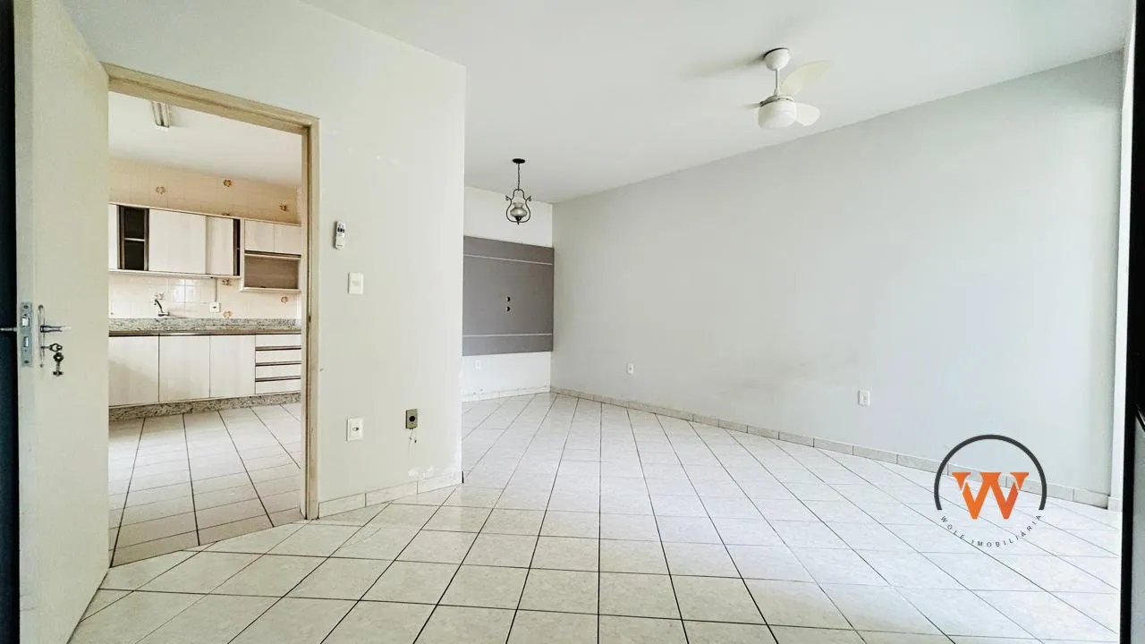 3-bedroom apartment with a separate kitchen and pets