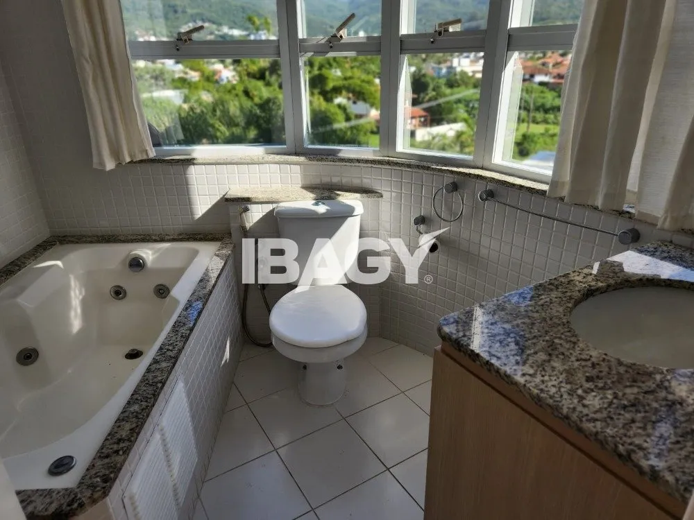 3-bedroom apartment with 1 en-suite and 2 parking spots 145 m² — photo 30