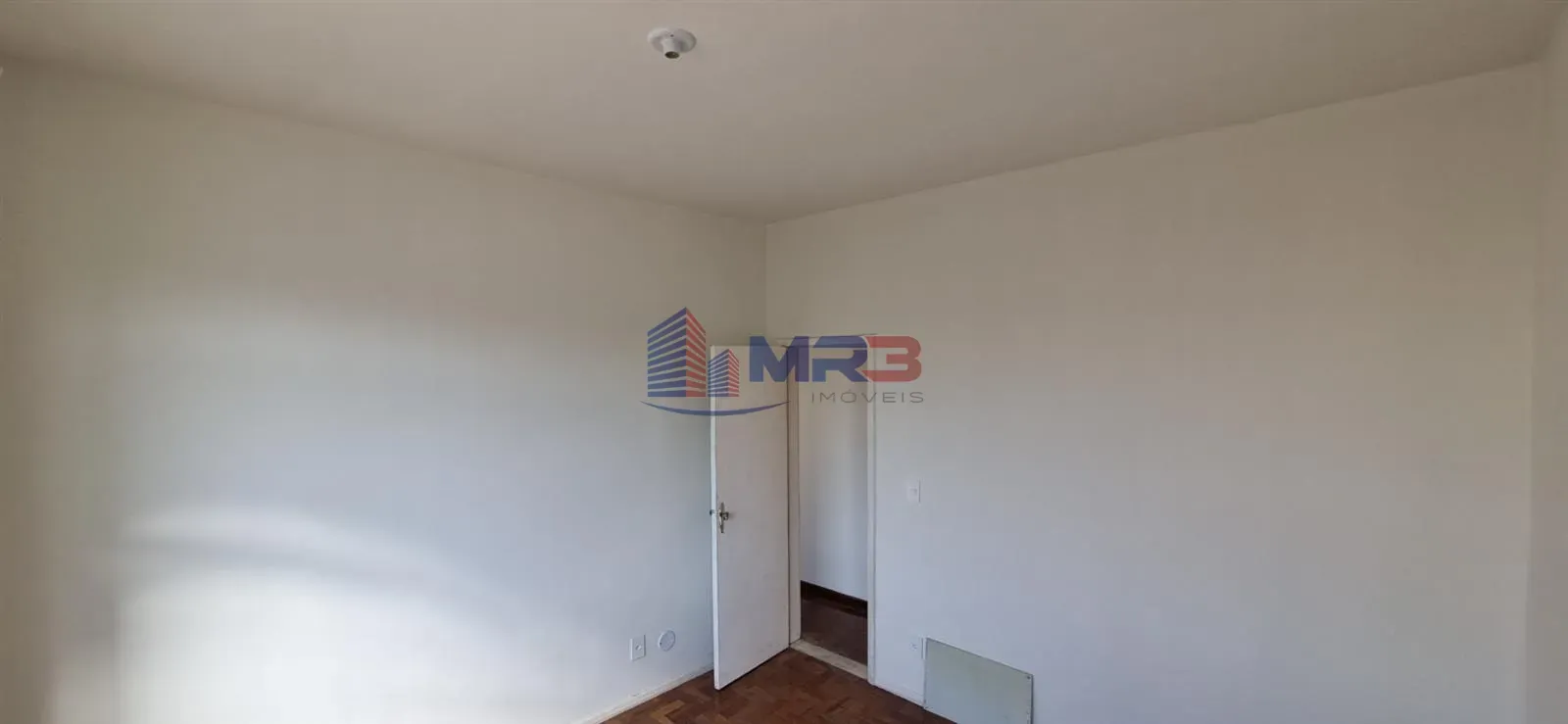 Departamento de 2 dormitorios con piso de madera o laminado — photo 10